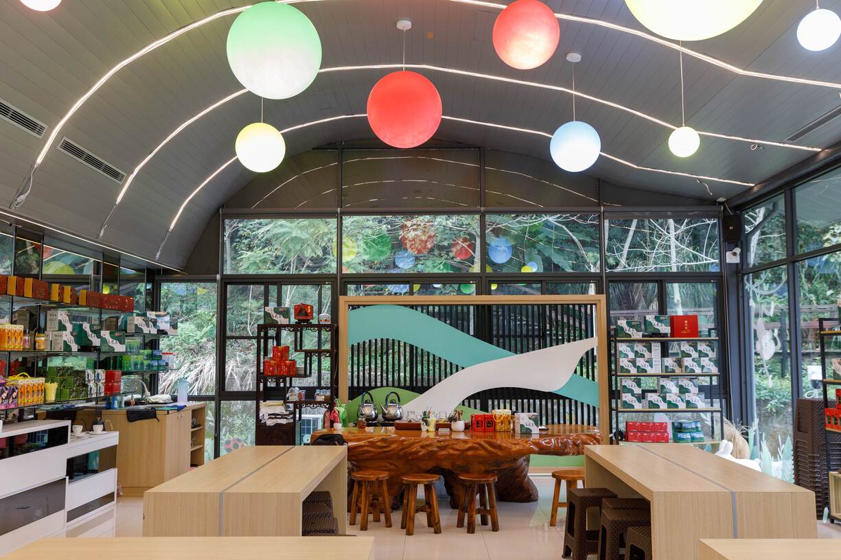 公興森態園區設有品茗區，可以在這邊試飲茶品。